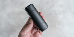 xmax starry vaporizer in hand